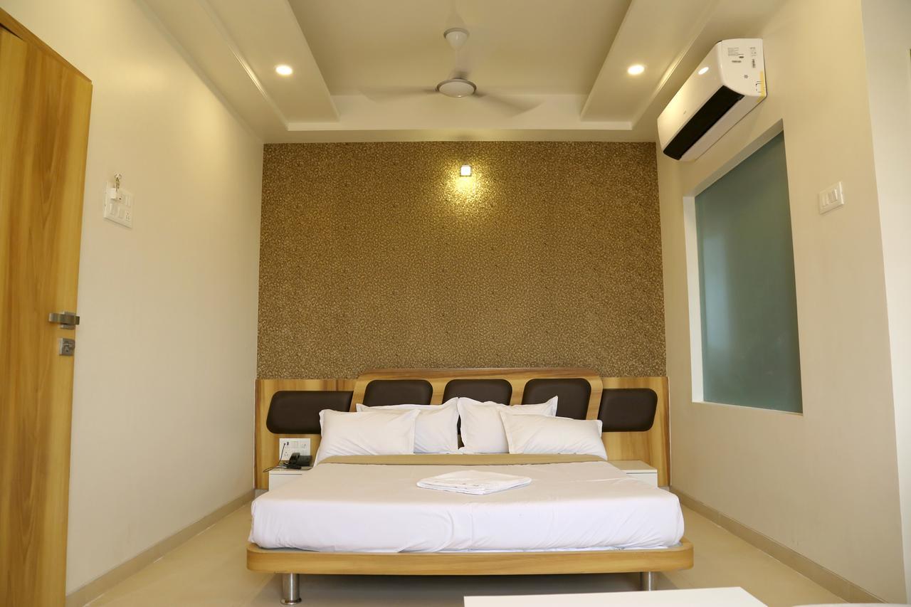 Hotel Vrinda Latur Exterior photo